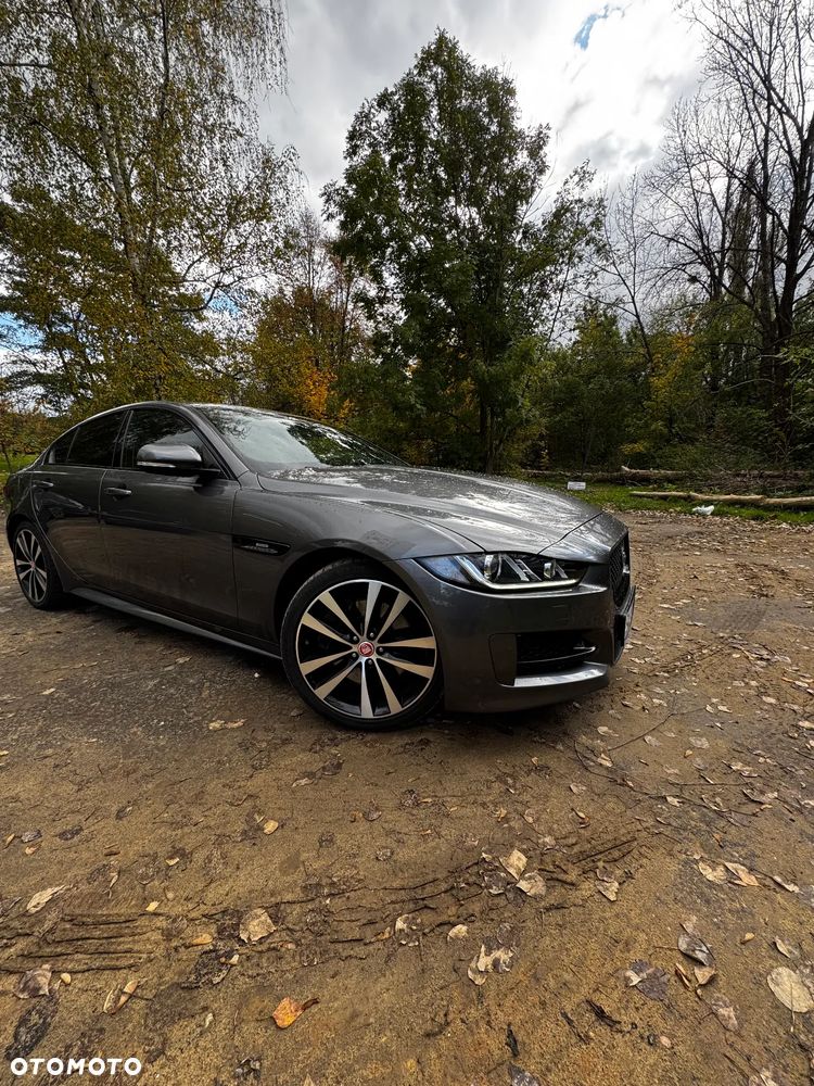 Jaguar XE 2.0 T R-Sport - 1