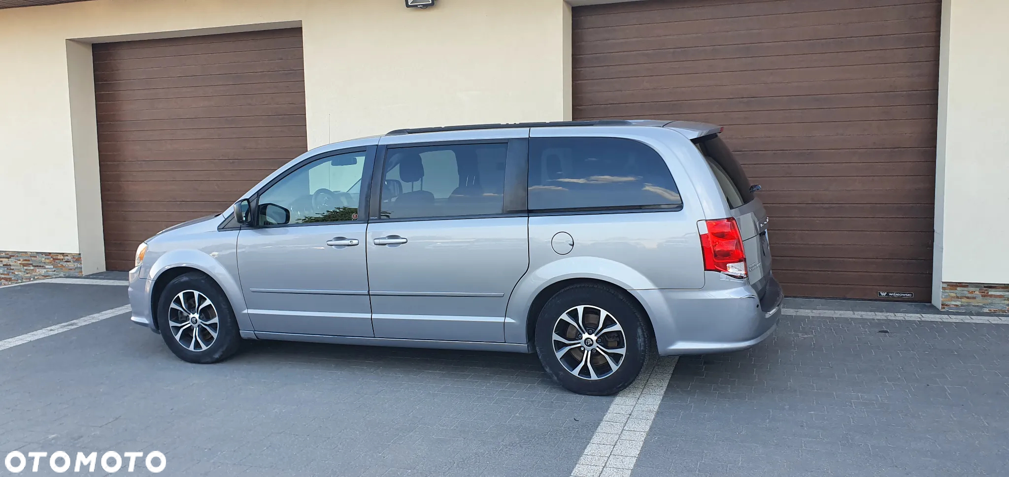 Dodge Grand Caravan - 2