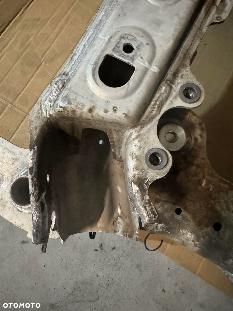 Sanki przednie Mercedes C klasa w206 - 7