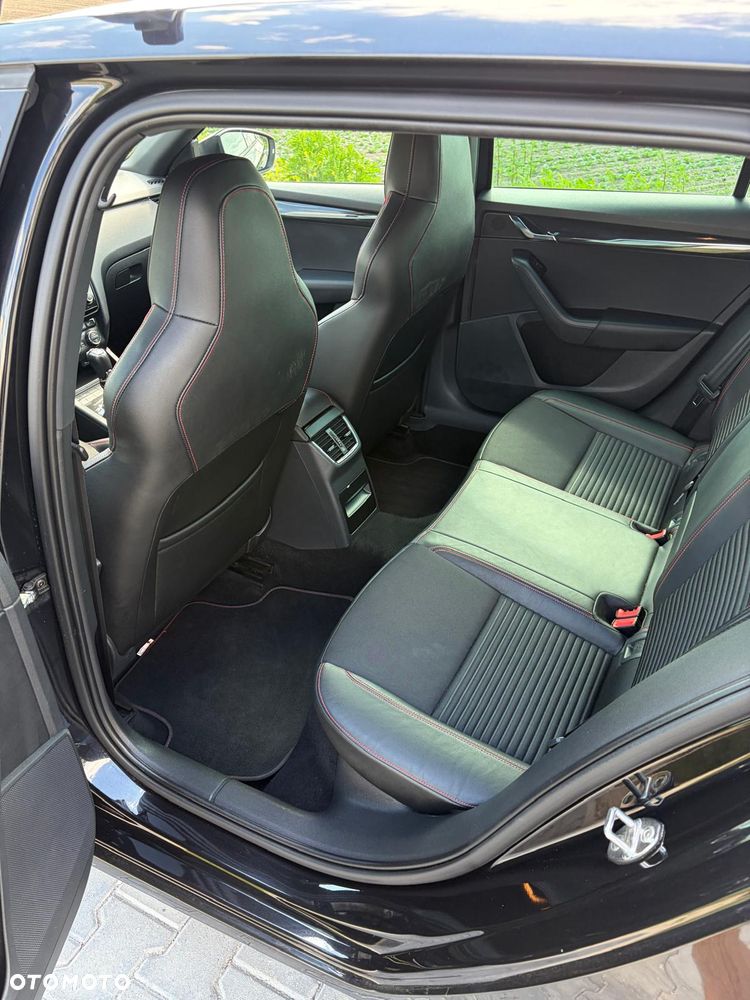 Skoda Octavia 2.0 TDI DSG RS - 27