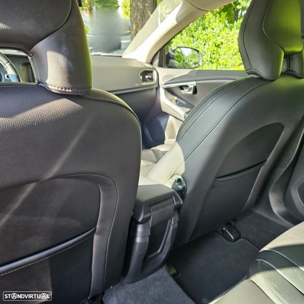Volvo V40 1.6 D2 Kinetic Powershift Eco - 28