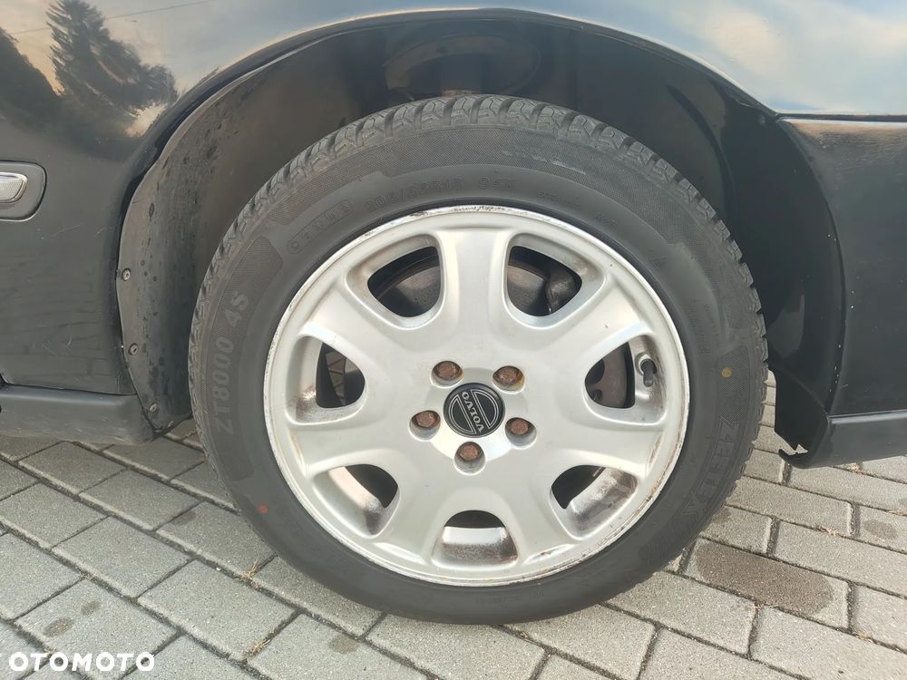 Volvo S60 2.4 T - 11