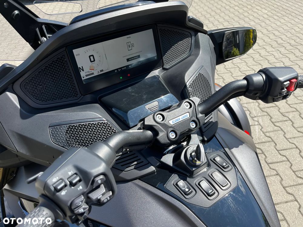 Can-Am Spyder - 11