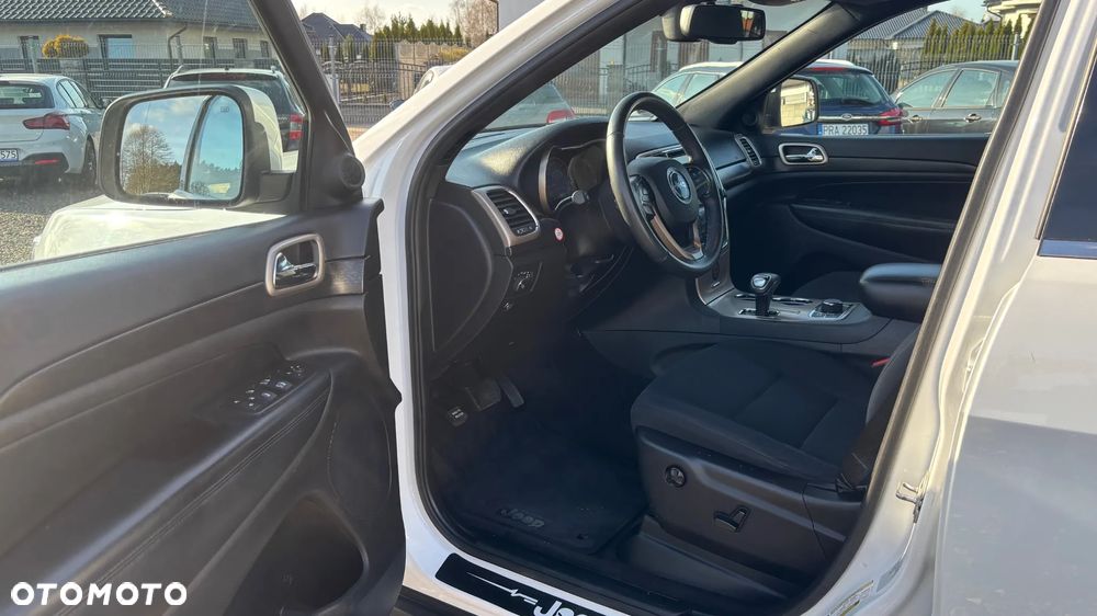 Jeep Grand Cherokee 3.0 CRD Laredo - 23