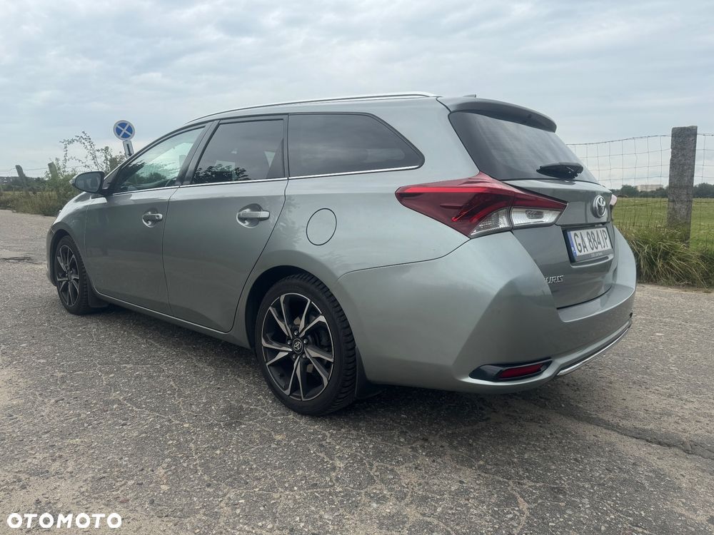 Toyota Auris 1.6 D-4D Premium - 4