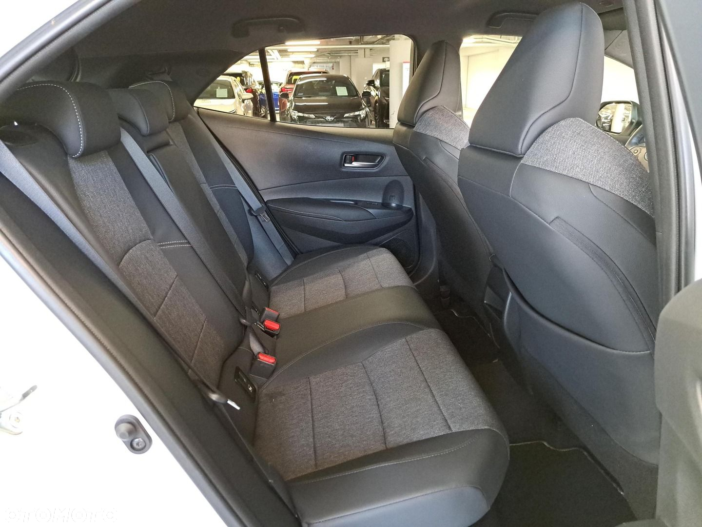 Toyota Corolla 1.8 Hybrid Style - 13