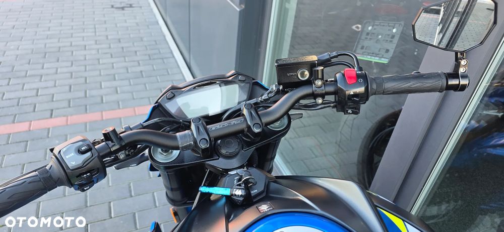 Suzuki GSX - 35