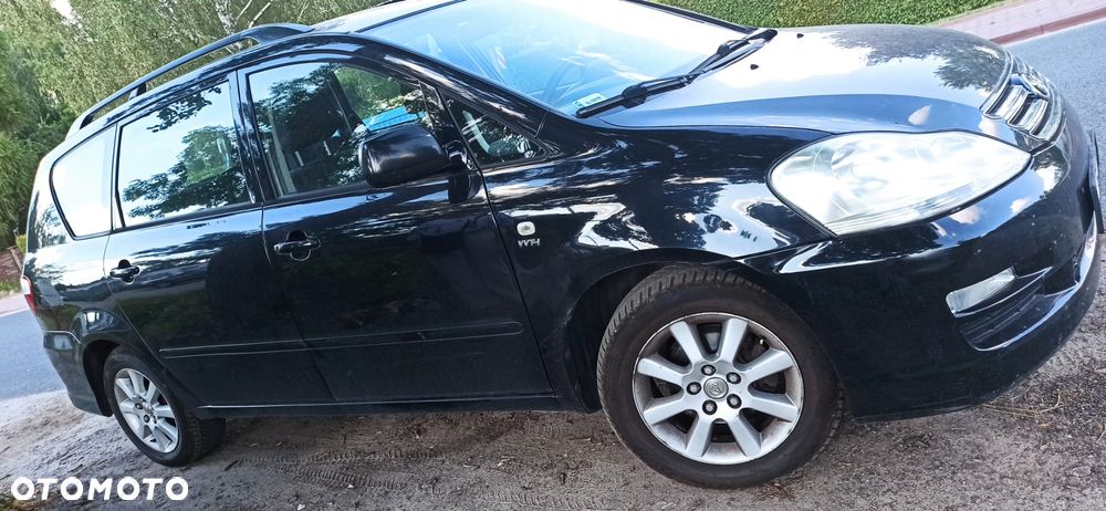 Toyota Avensis Verso 2.0 - 1