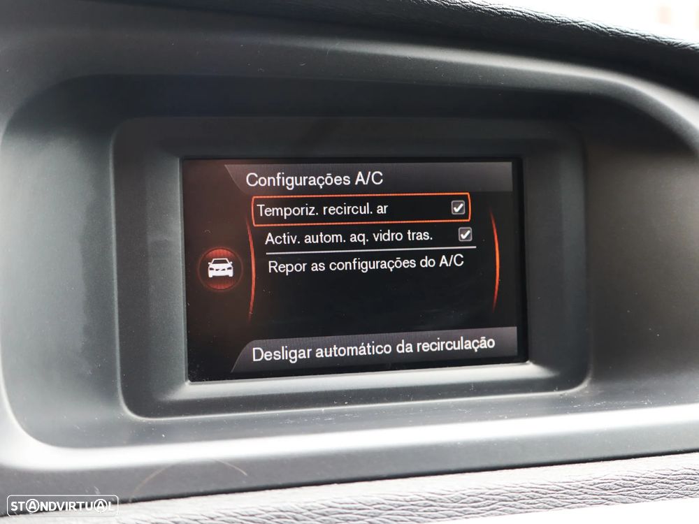 Volvo V40 D2 Kinetic - 24