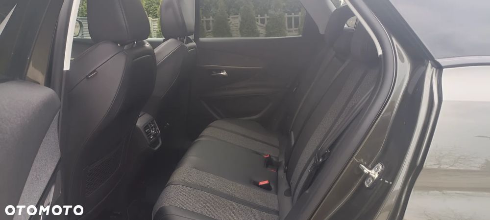 Peugeot 3008 PureTech 130 Stop & Start GPF EAT8 Allure - 11
