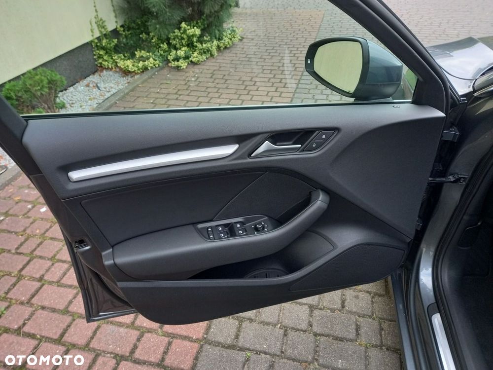 Audi A3 Sportback 1.6 TDI DPF S line Sportpaket - 28