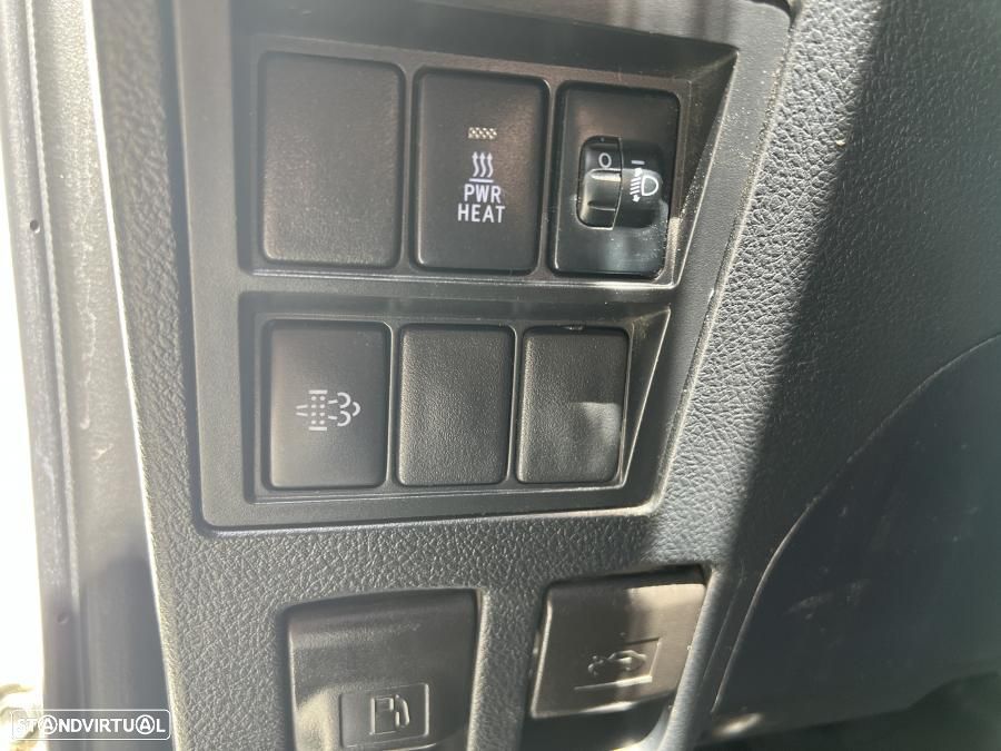 Toyota Hilux 2.4 D-4D 4WD CD CM - 17