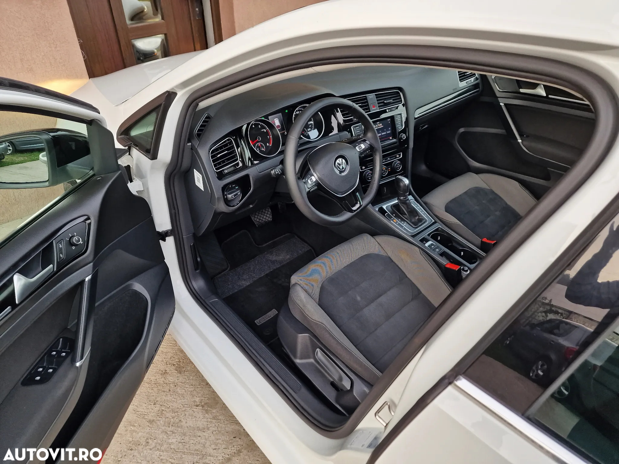 Volkswagen Golf 1.4 TSI BlueMotion Technology DSG Highline - 34
