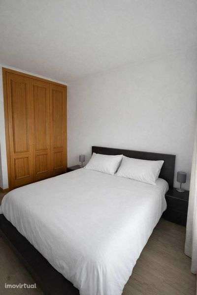 T1 Lumiar | Varanda, Garagem e Excelente Luz Natural - Grande imagem: 5/12