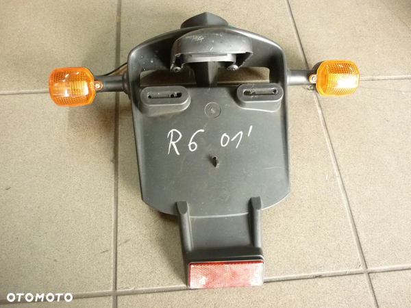 Błotnik tył kierunkowskazy mocowanie tablicy rejestracyjnej Yamaha YZF R6 rok 1999-2002