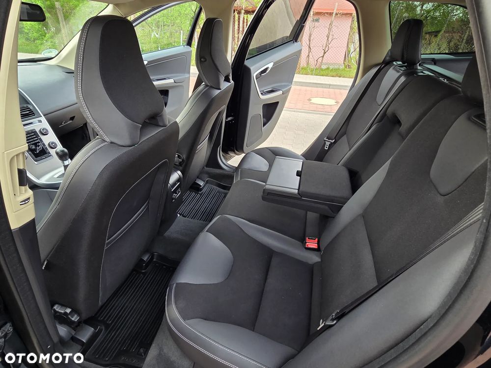Volvo XC 60 D5 AWD Edition Pro - 28