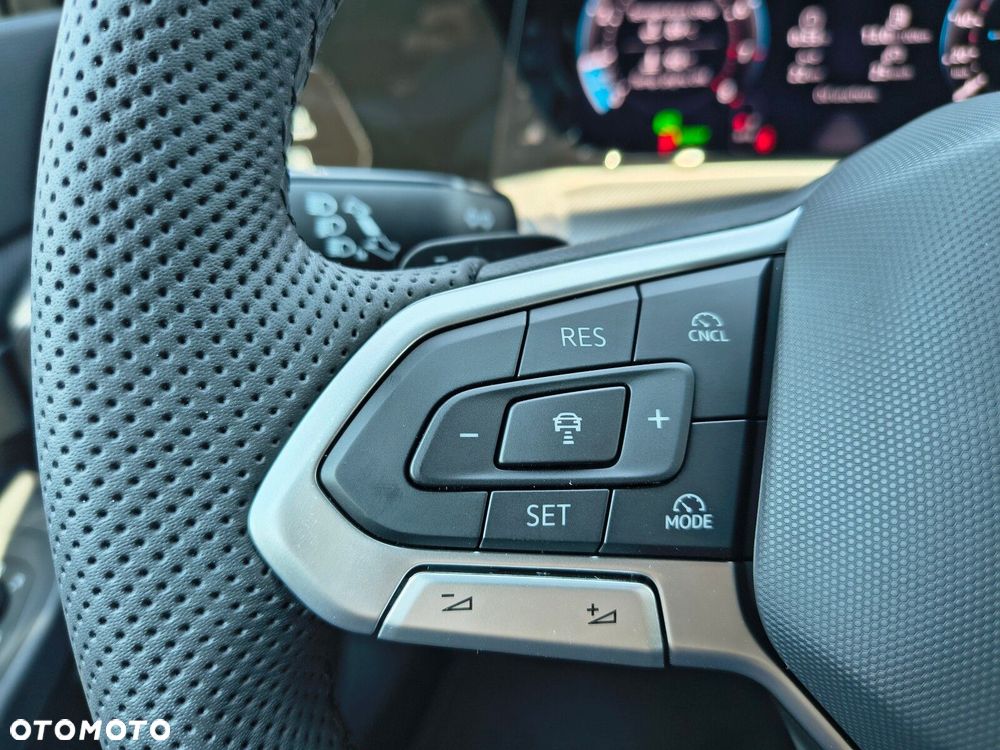 Volkswagen Golf 1.5 eTSI mHEV R-Line Plus DSG - 20