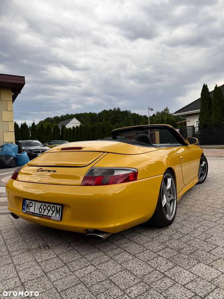 Porsche 911 Carrera 4 - 3