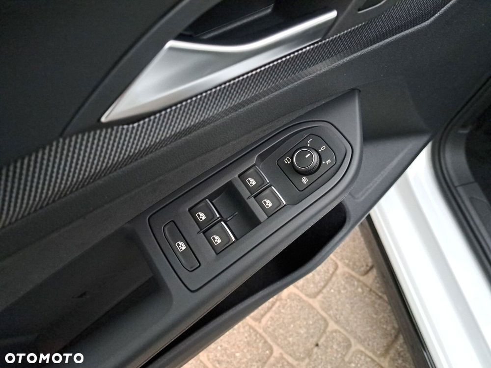 Volkswagen Golf 1.5 eTSI mHEV R-Line Plus DSG - 13