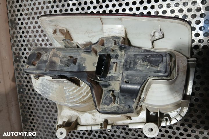 Lampa / Tripla stop dreapta pe aripa 1T0945096N 1T0945112K 1T0945096N - 3