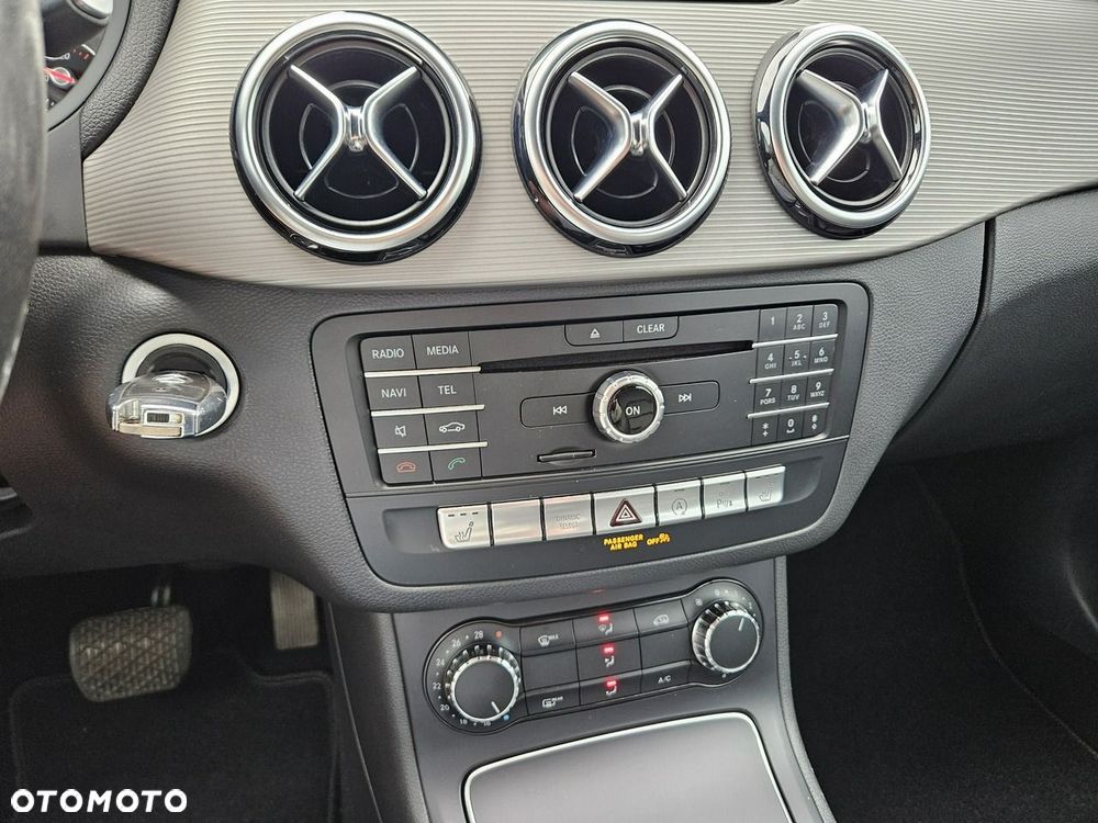 Mercedes-Benz Klasa B 180 7G-DCT Style - 35