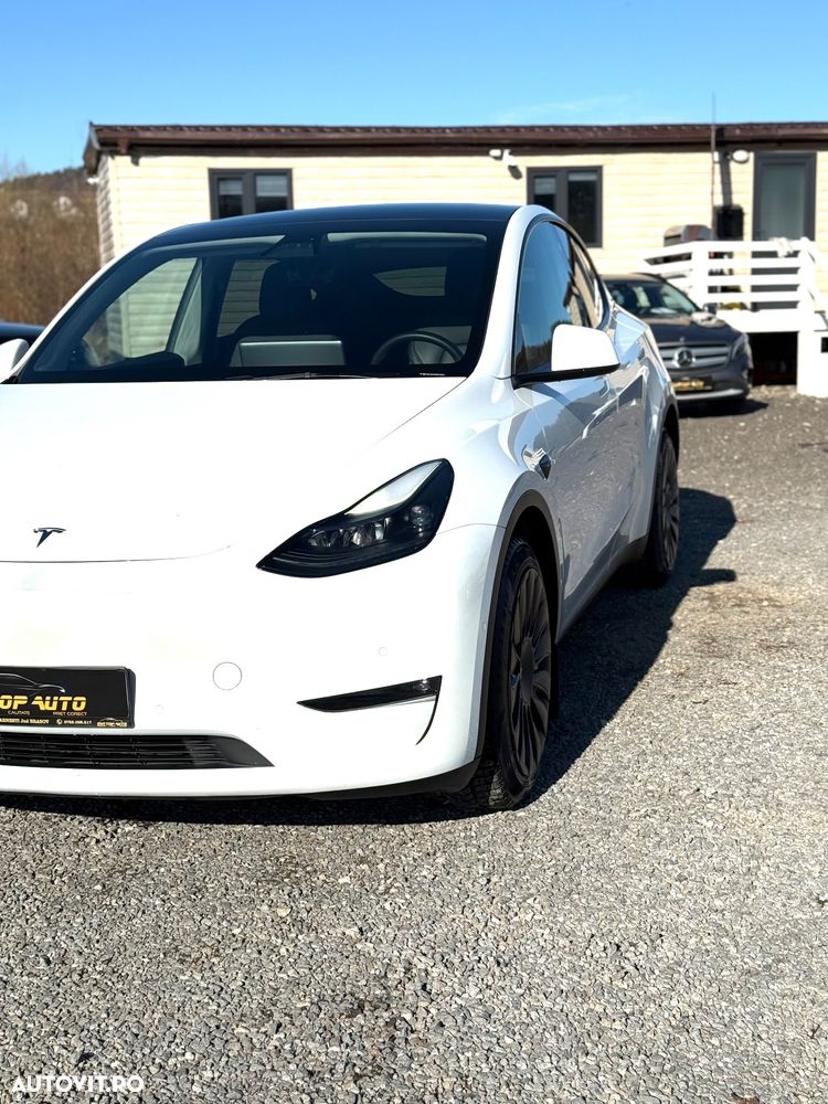 Tesla Model Y AWD Performance - 9