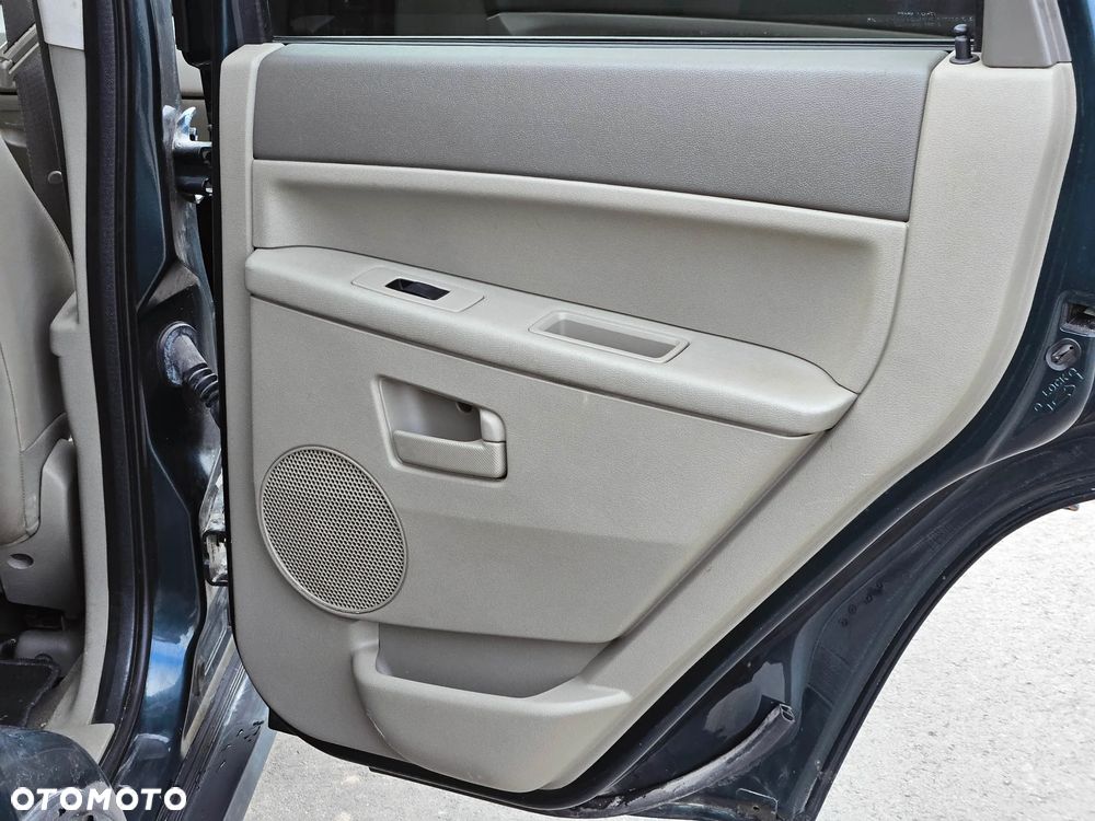 Jeep Grand Cherokee - 21