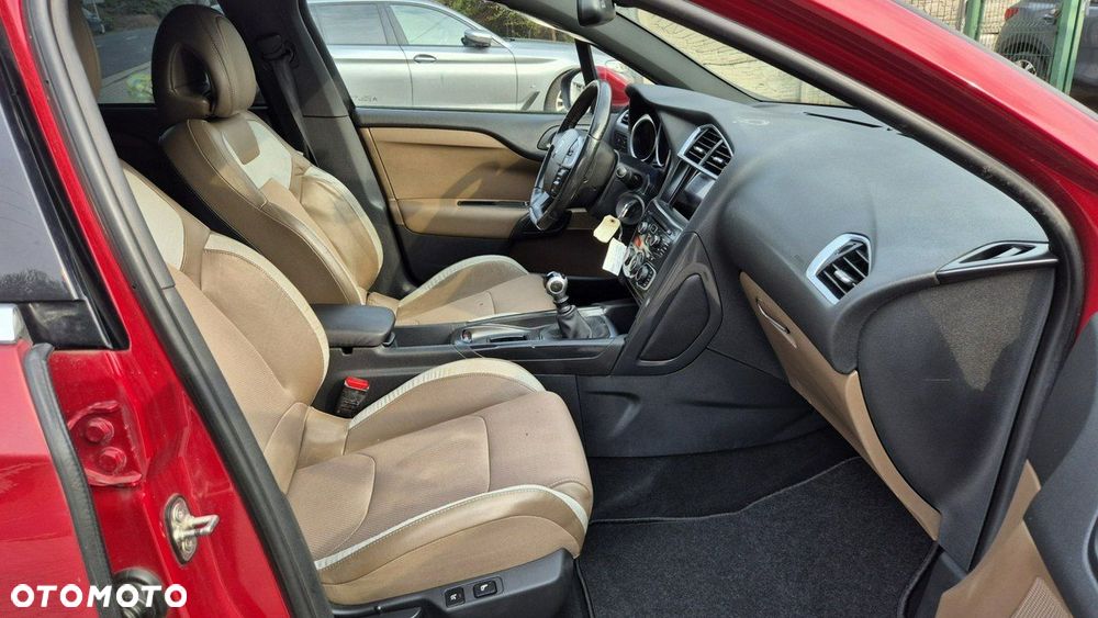 Citroën DS4 1.6 HDi SoChic - 10