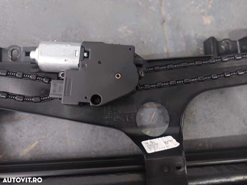 Cortina panoramic cu motoras Peugeot 3008 2011 - 2