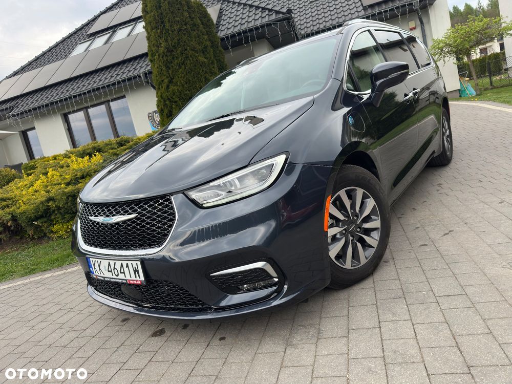 Chrysler Pacifica - 1