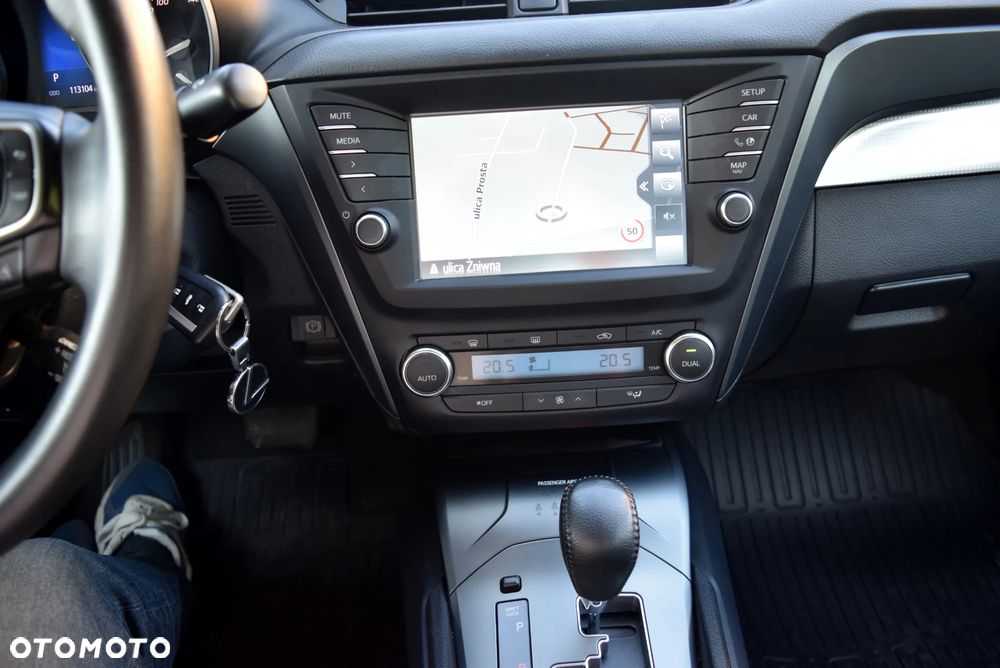 Toyota Avensis 2.0 Premium MS - 26