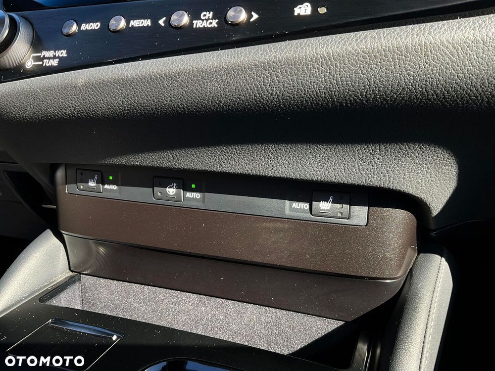Lexus ES 300h Business Edition - 28