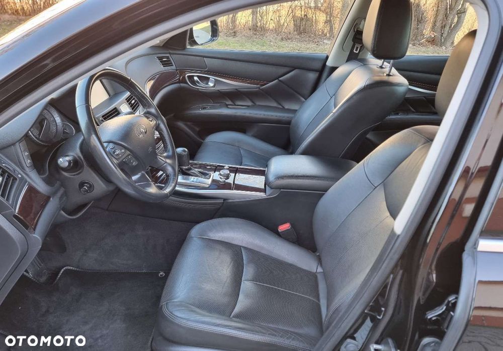 Infiniti Q70 - 10
