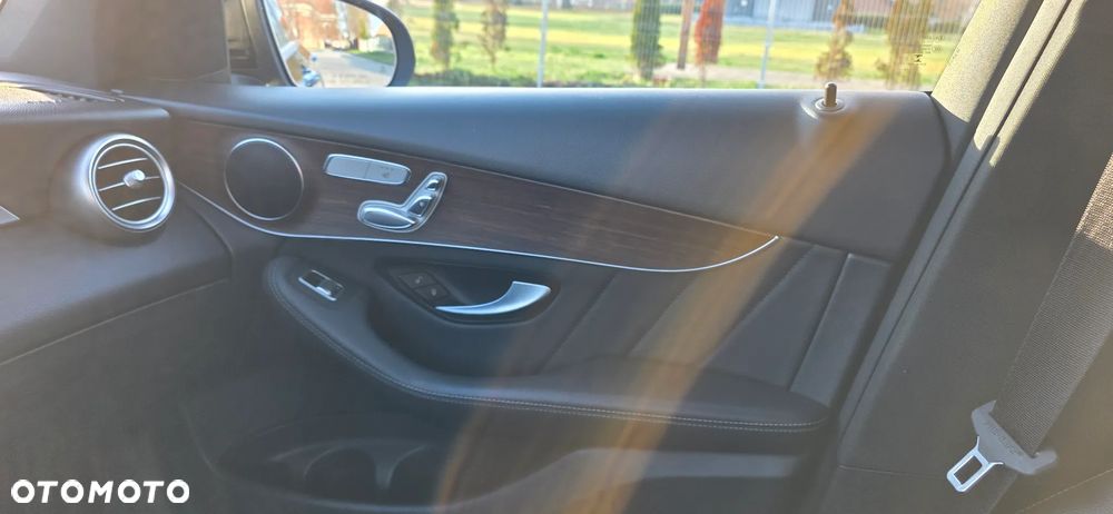 Mercedes-Benz GLC 300 4Matic 9G-TRONIC AMG Line - 15