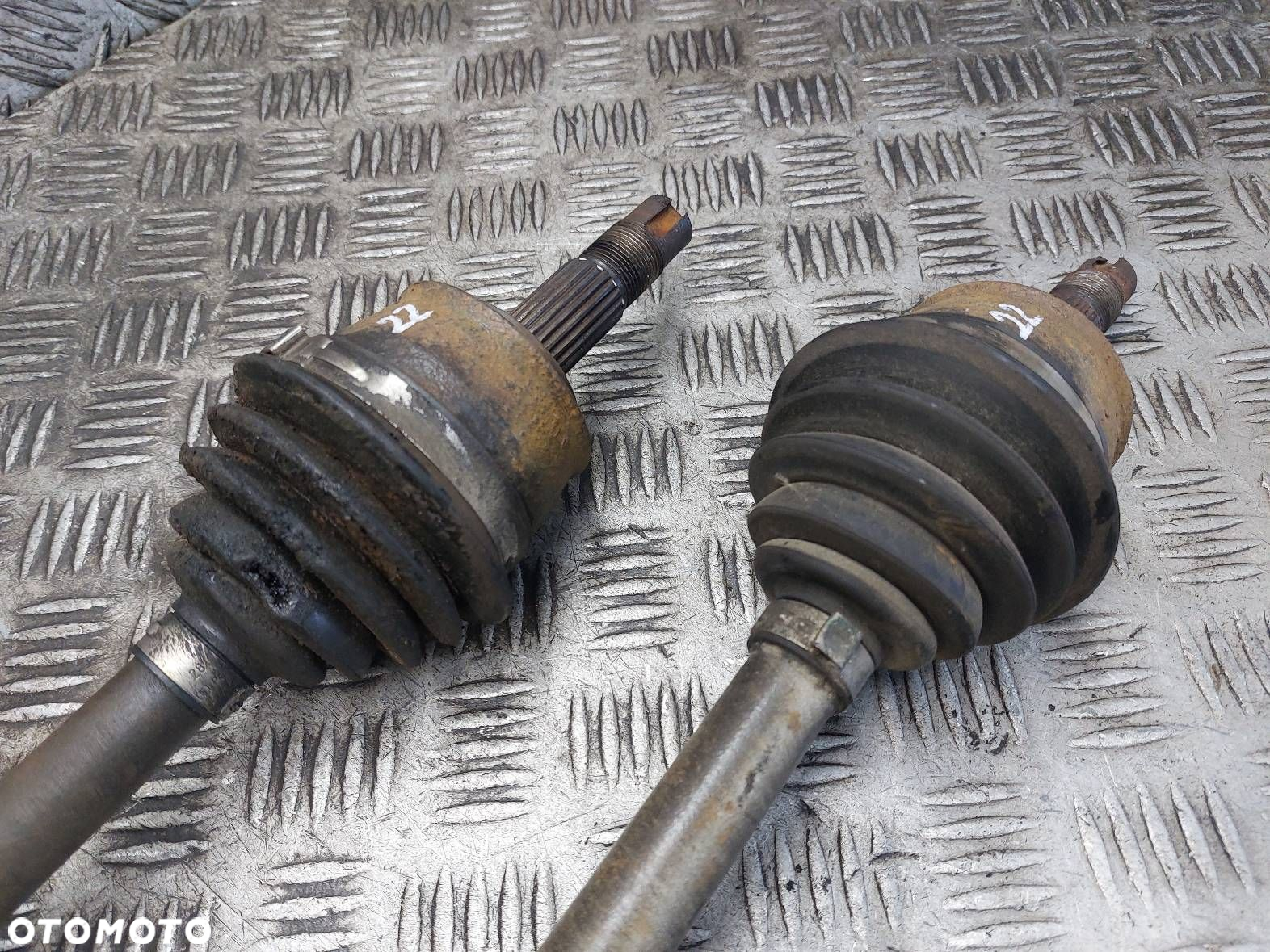 PÓŁOŚ LEWY PRZÓD + PRAWY PRZÓD 5B FIAT PUNTO II 1.2 8V - 3