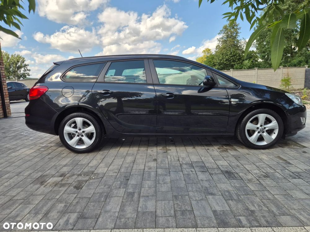 Opel Astra 1.4 Turbo 150 Jahre - 11