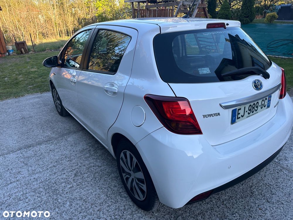 Toyota Yaris Hybrid 100 Premium - 8