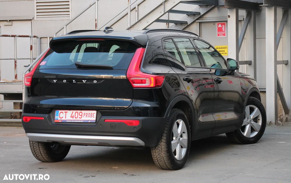 Volvo XC 40 B4 AT8 Mild Hybrid Momentum Pro - 2