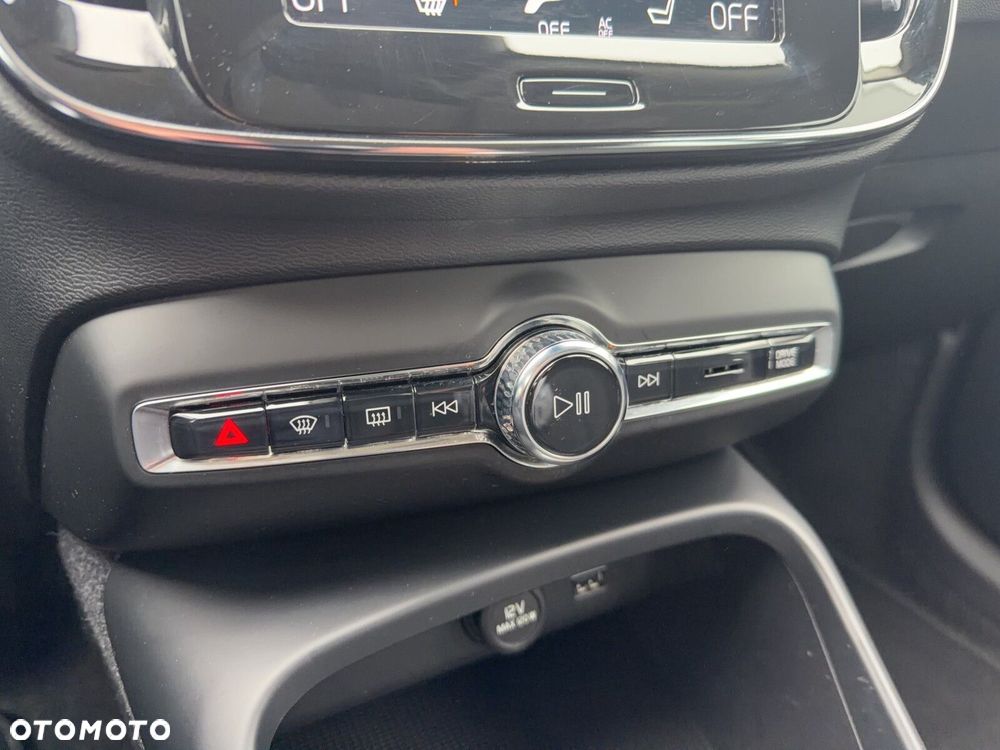 Volvo XC 40 - 24