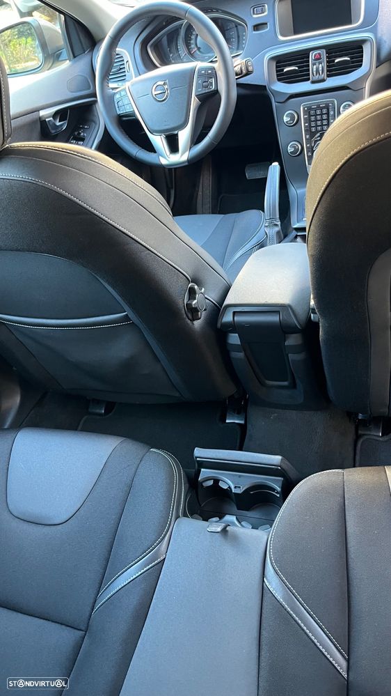 Volvo V40 2.0 D3 Momentum Geartronic - 16