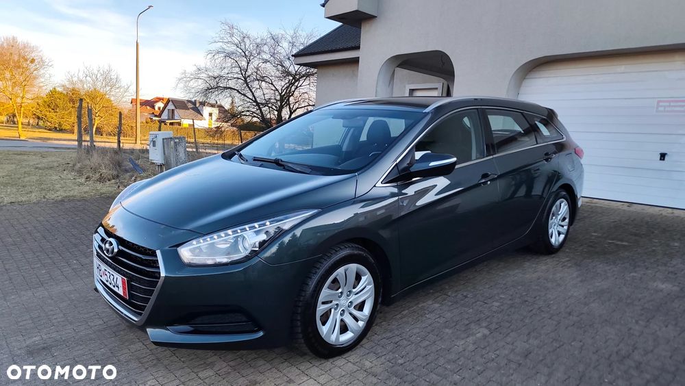 Hyundai i40 Kombi blue 1.6 Family+ - 12