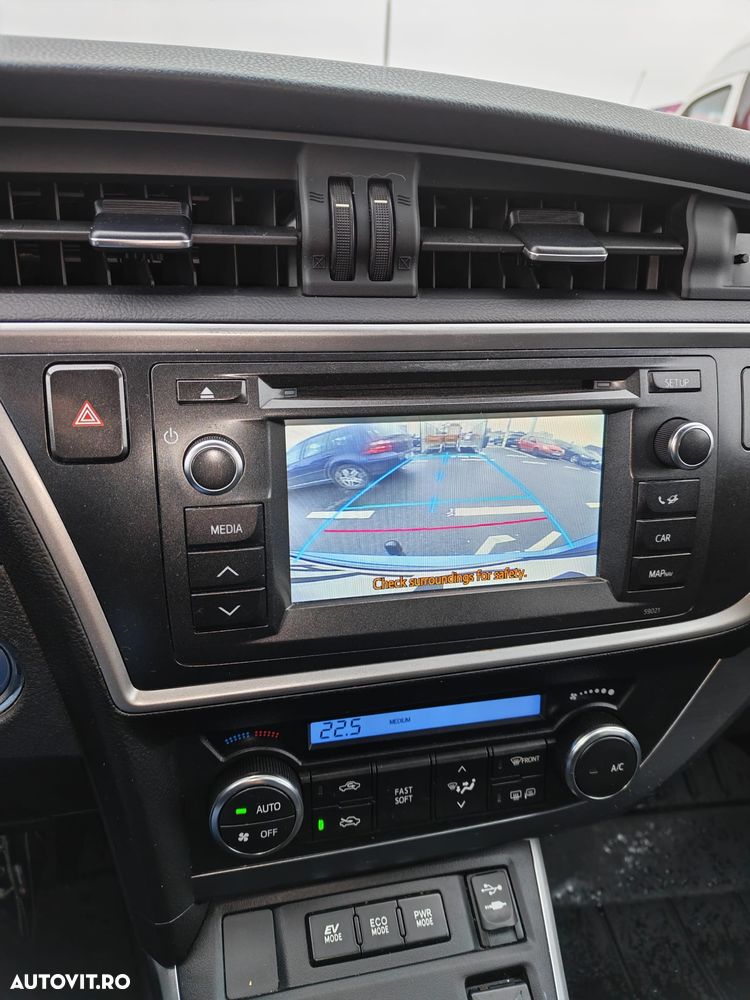 Toyota Auris 1.8 L VVT-i TS Hybrid Sol+ - 4