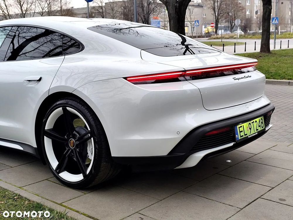 Porsche Taycan - 39