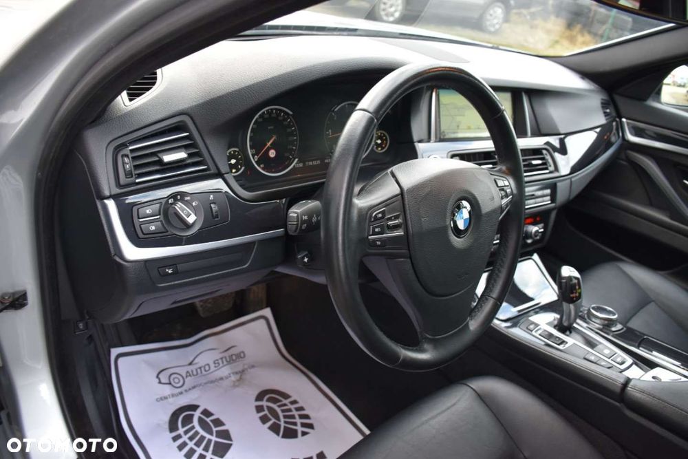 BMW Seria 5 520d xDrive - 12