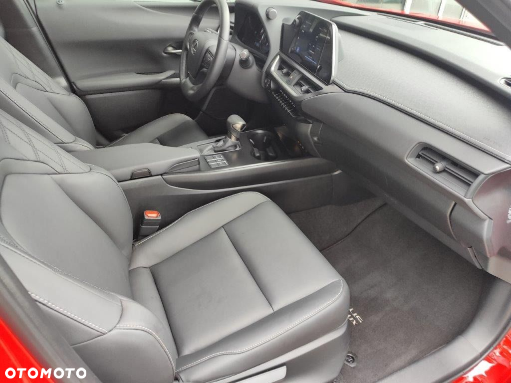 Lexus UX - 16