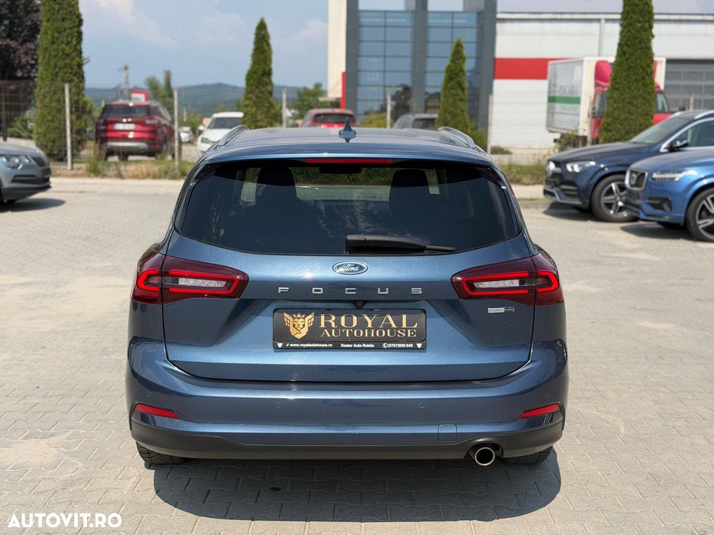 FORD Focus 2022 — imagine 8