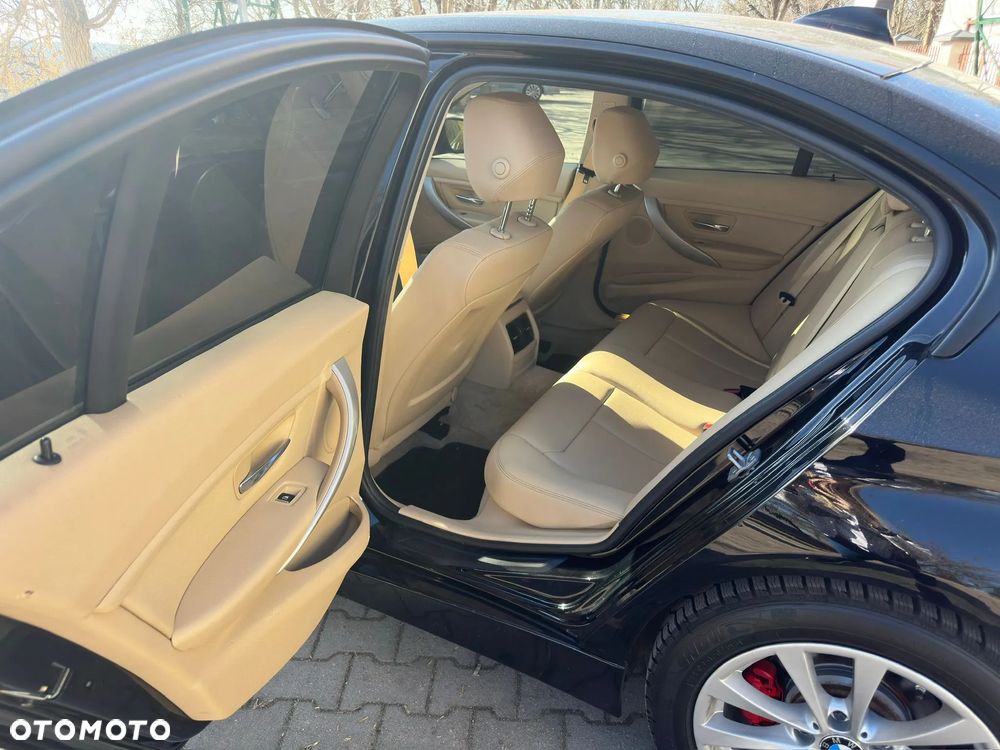BMW Seria 3 320i - 9