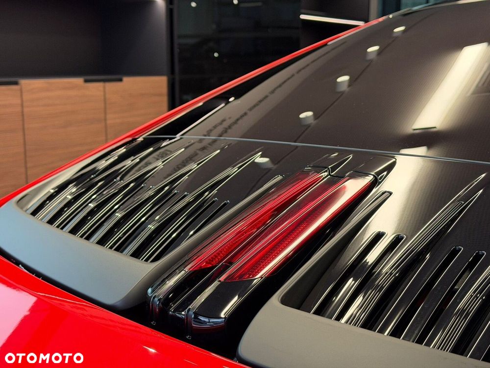 Porsche 911 Carrera - 7