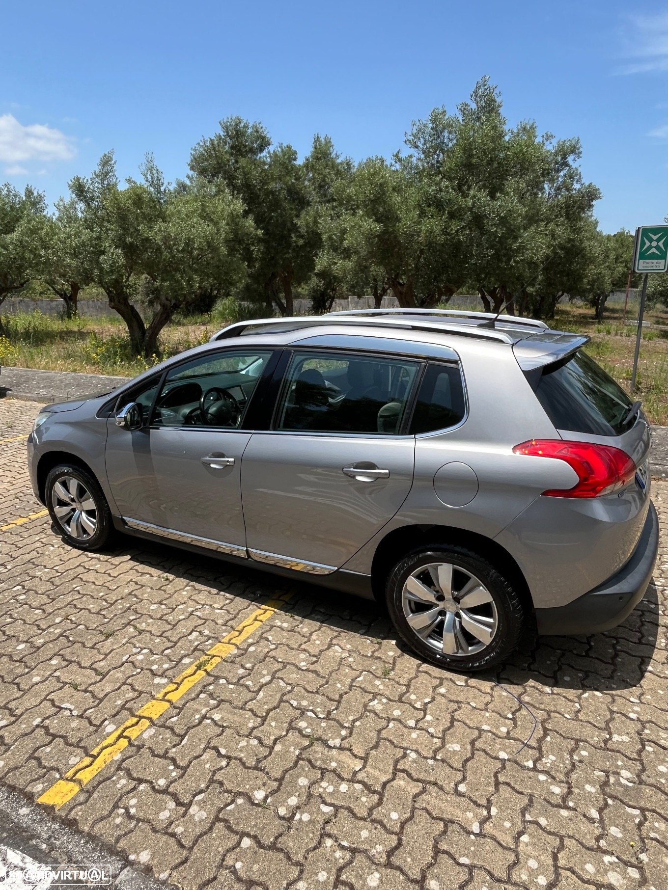 Peugeot 2008 1.2 PureTech Allure - 3