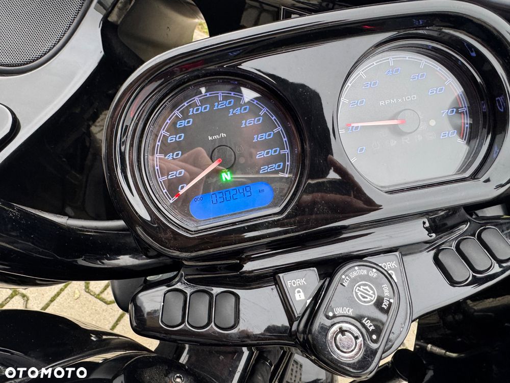 Harley-Davidson Touring Road Glide - 14